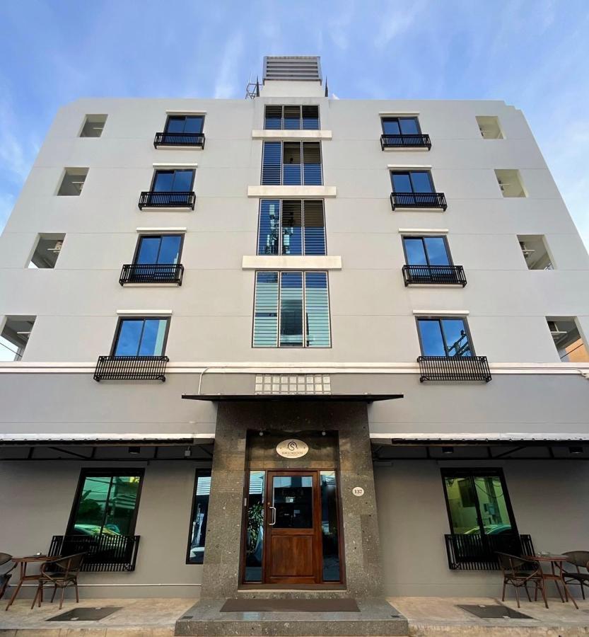 Suksomboon Residence Бангкок Экстерьер фото